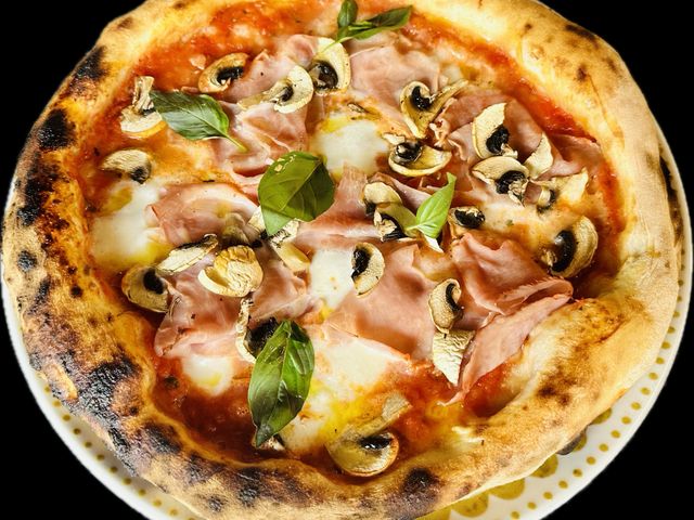 Restaurant La Désalpe Pizza Prosciutto cotto e funghi